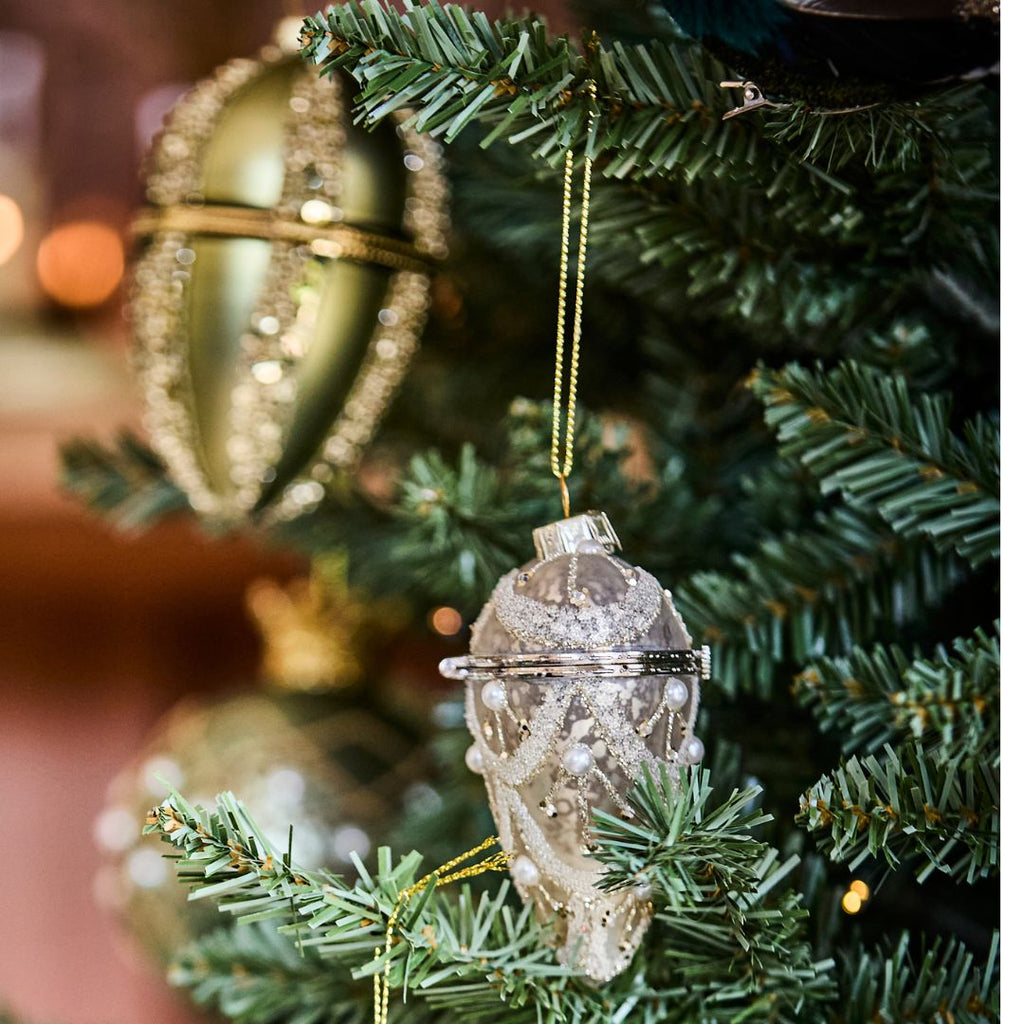 Selecting Special Christmas Baubles: A Touch of Magic with Elm & Grey’s Openable Baubles